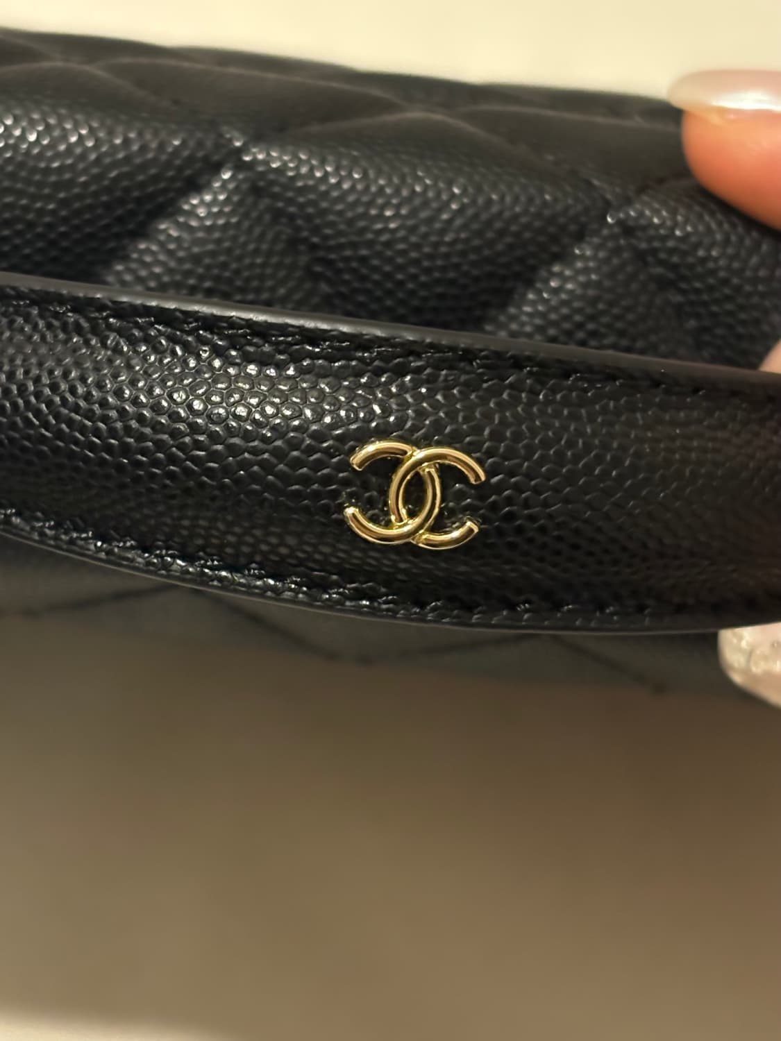 샤넬 베니티 탑핸들백 블랙 금장 미니백 (새상품) 상품이미지4