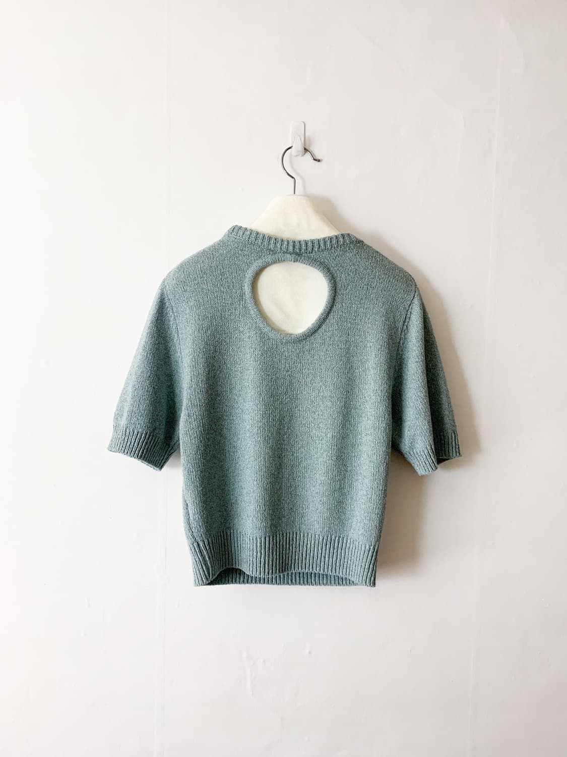 [S] 아모멘토 스카이블루 백홀 니트 상품이미지1