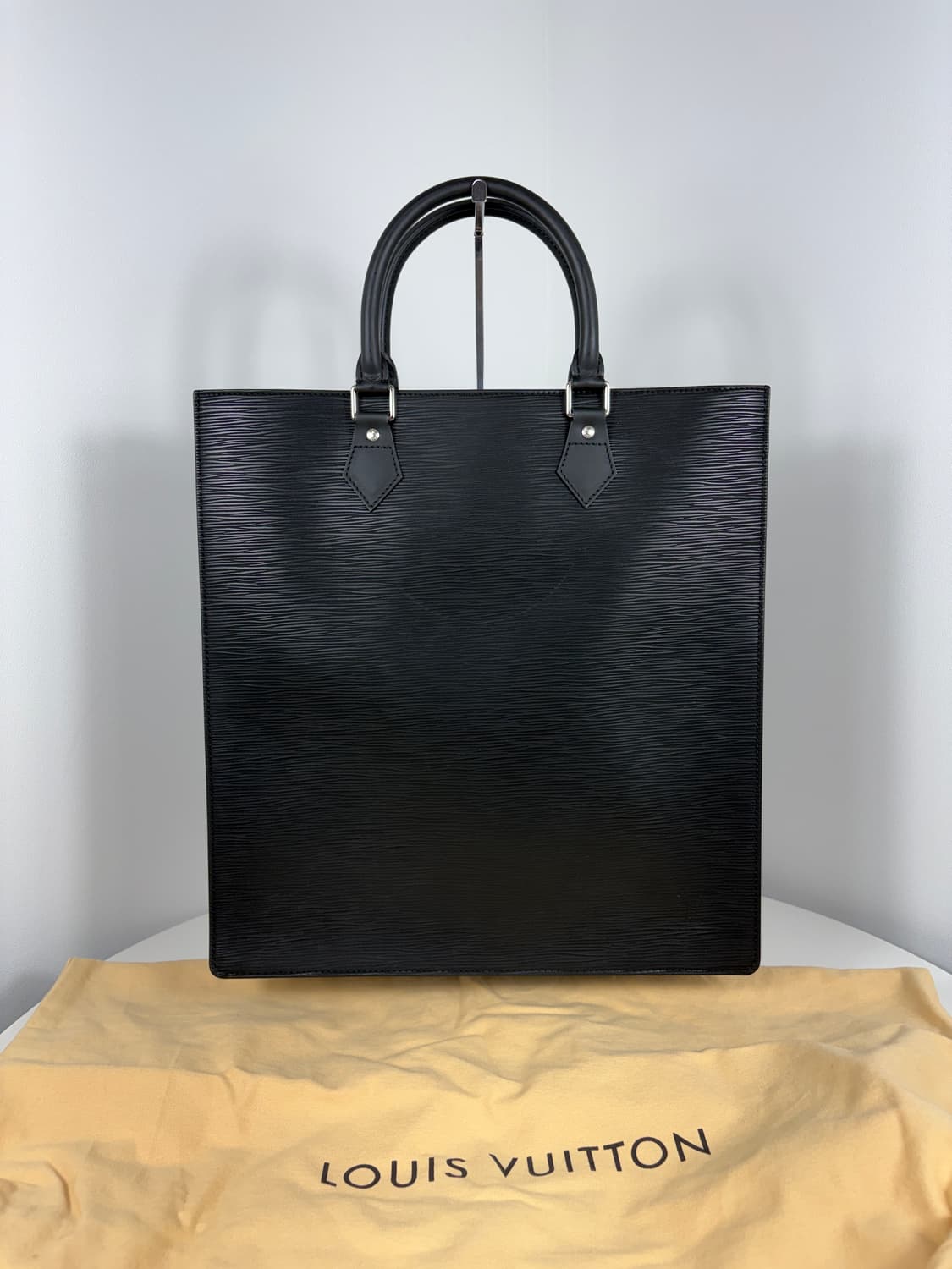 루이비통 M59082 에삐 삭플라 토트백  상품이미지1