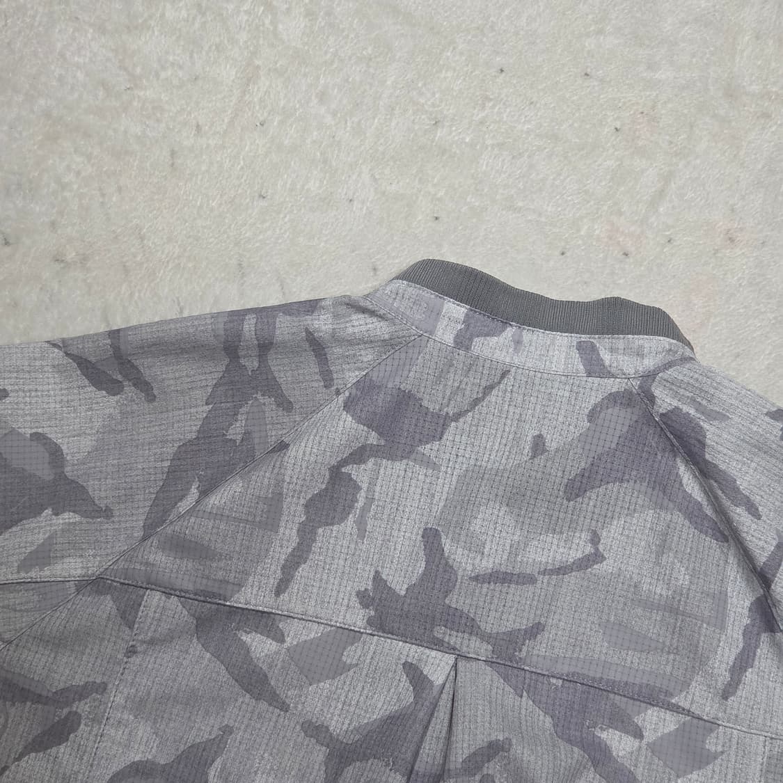 블랙야크 그레이 카모 바람막이 자켓 상품이미지5