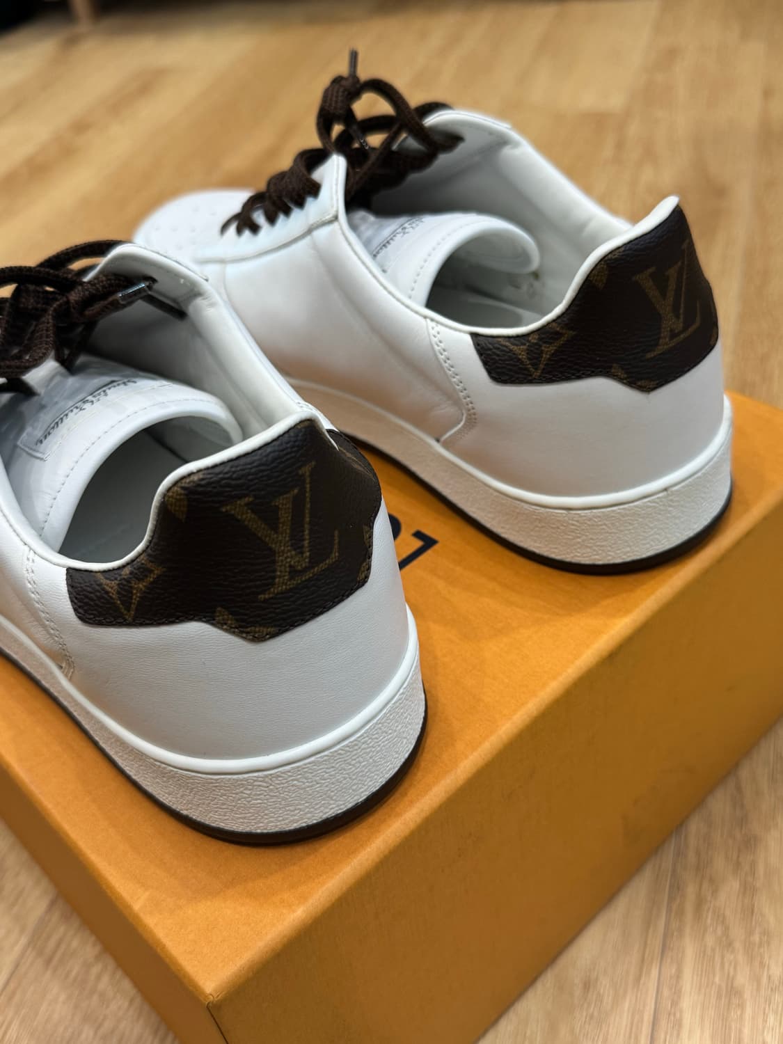 루이비통 로우탑 스니커즈 상품이미지2