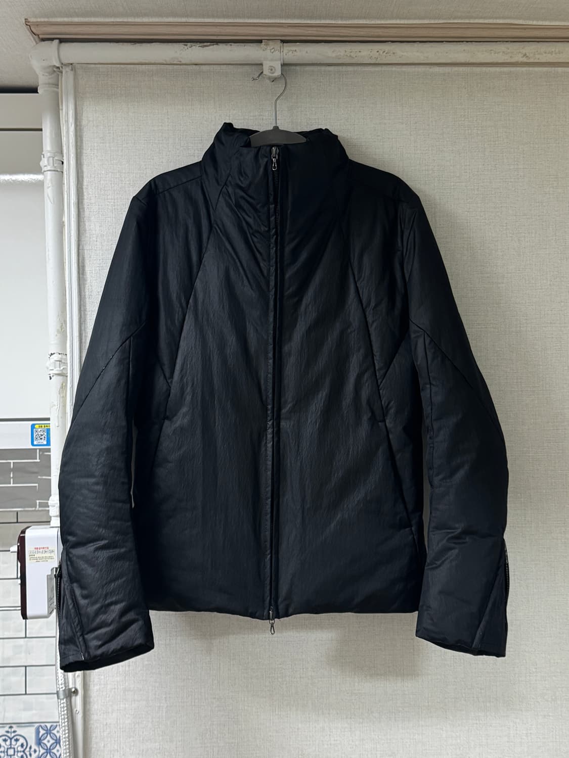 카즈유키 쿠마가이 어태치먼트 절개 패딩 상품이미지1