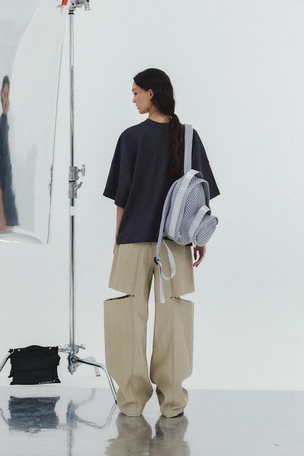 [S] 에핑글러 EP 엠보 로고 티셔츠 차콜 상품이미지4