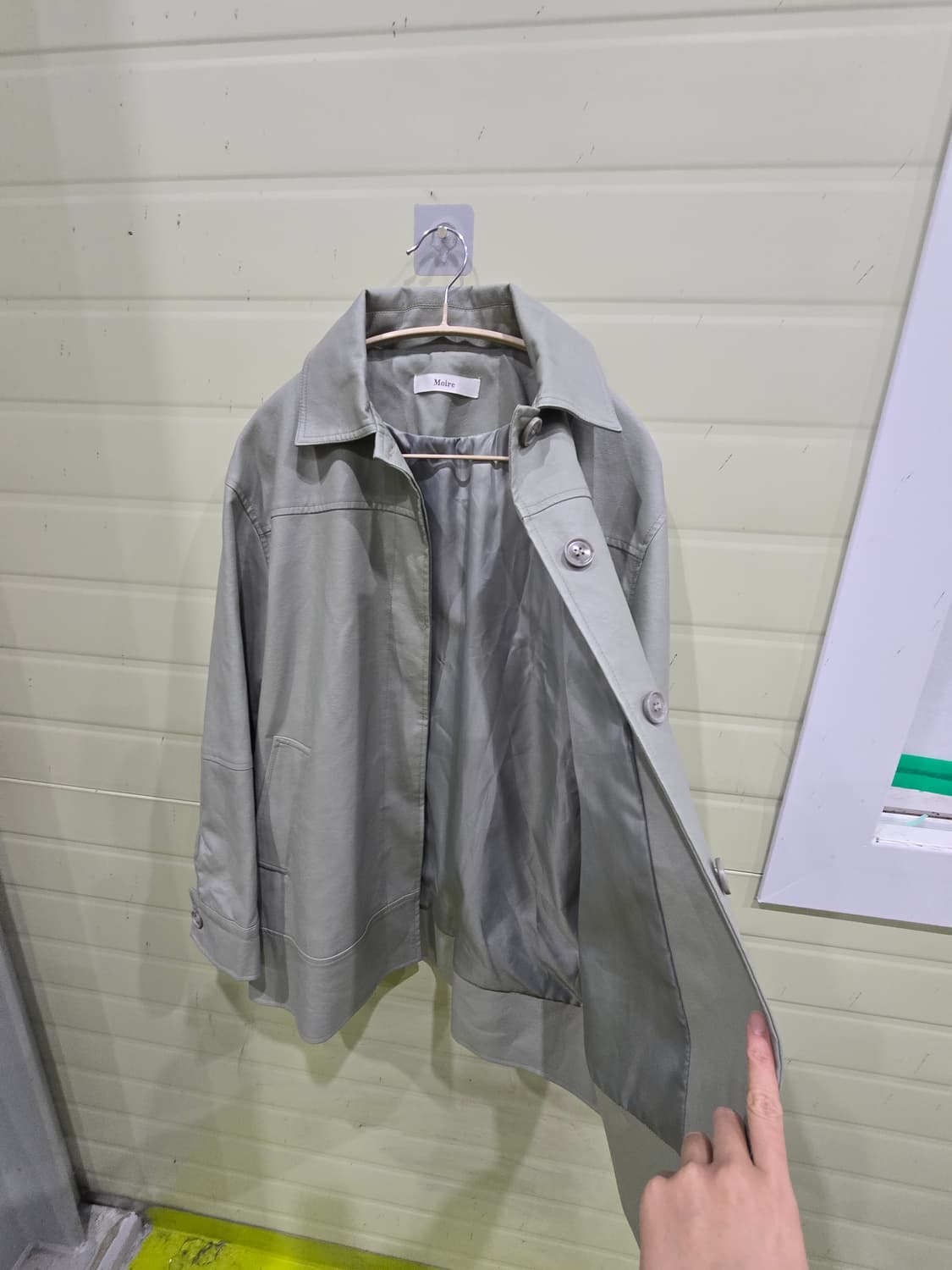 미니멀한 무드의 Moire 여성 가죽 자켓 상품이미지5