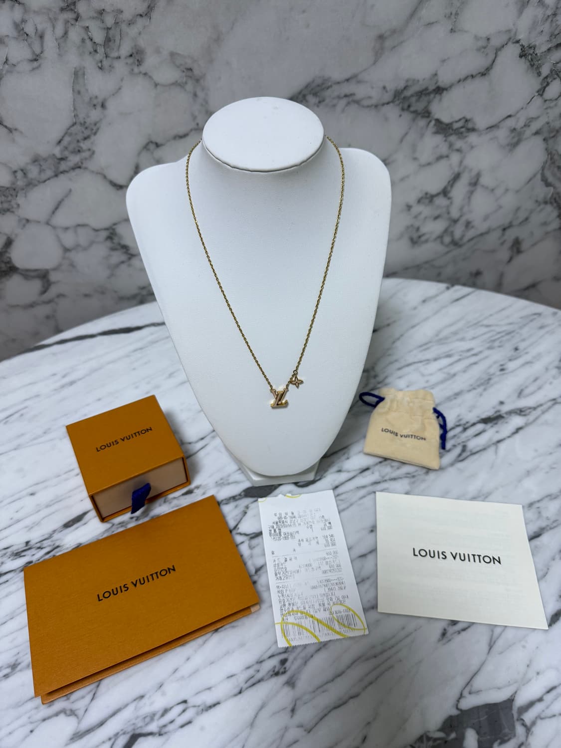 루이비통 아이코닉 에나멜 네크리스 목걸이
 상품이미지1