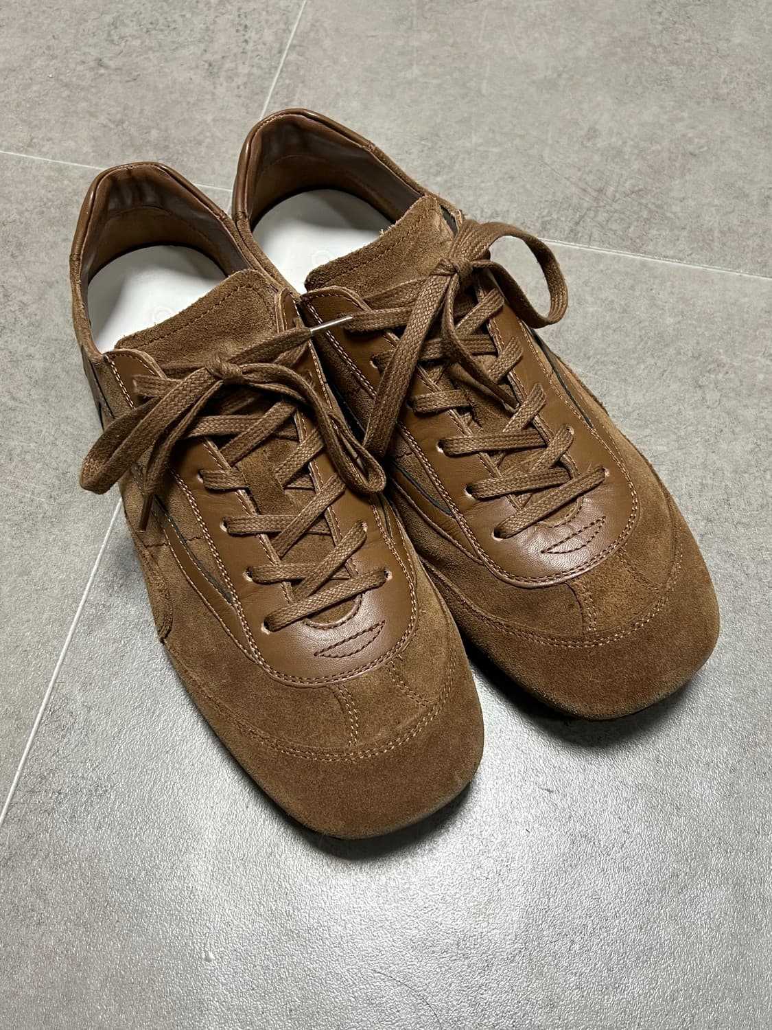 COS 미니멀 스웨이드 스니커즈 42사이즈 상품이미지1