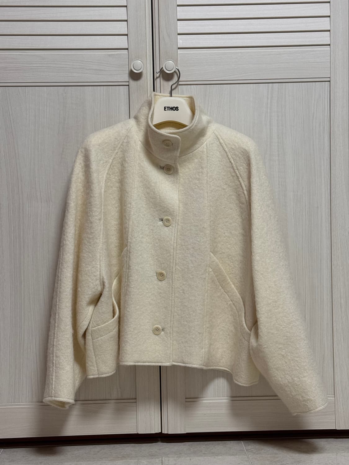 (새상품) 에토스 하프넥 크롭 코트 아이보리 화이트 상품이미지8