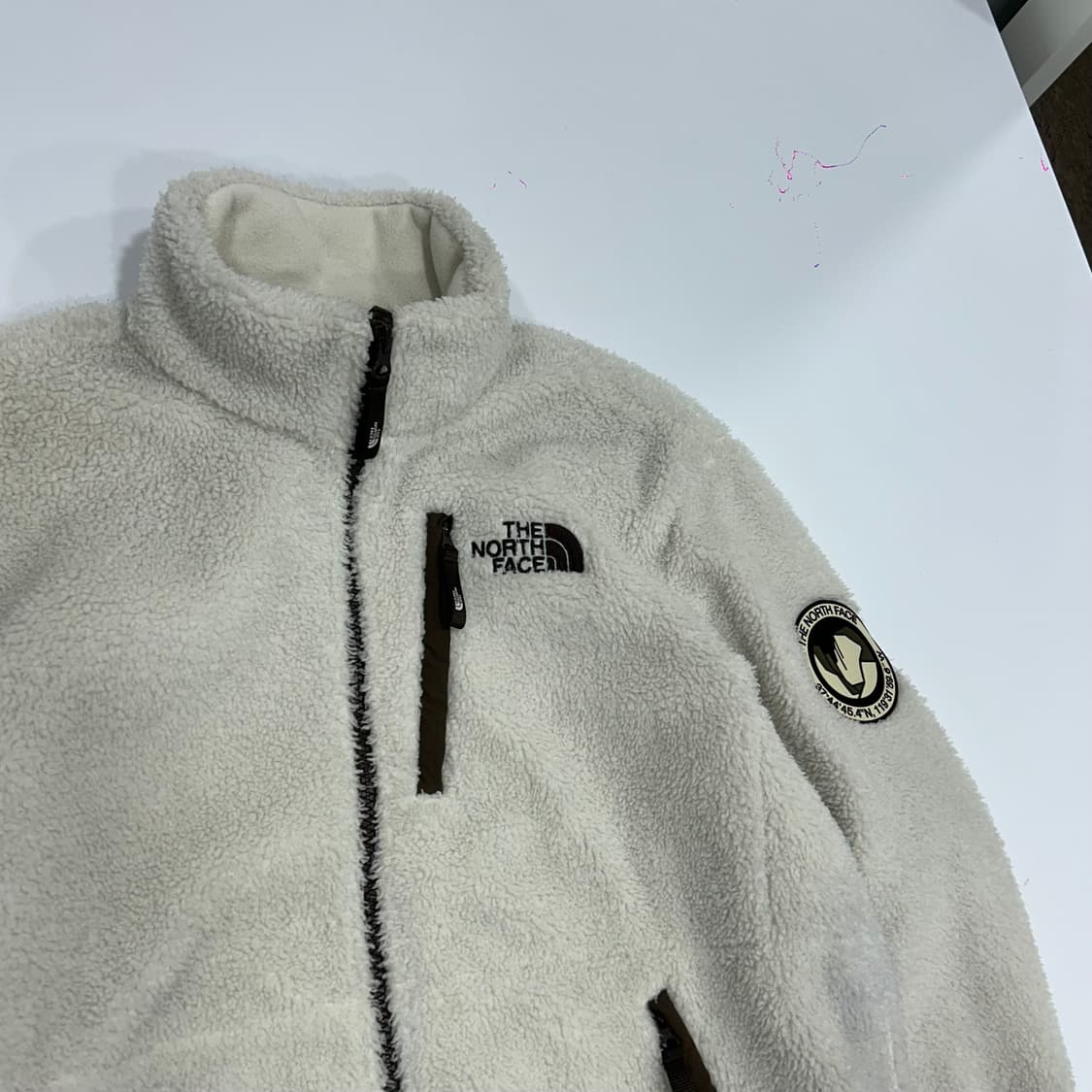 The north face 노스페이스 브라운로고 아이보리 후리스 상품이미지4