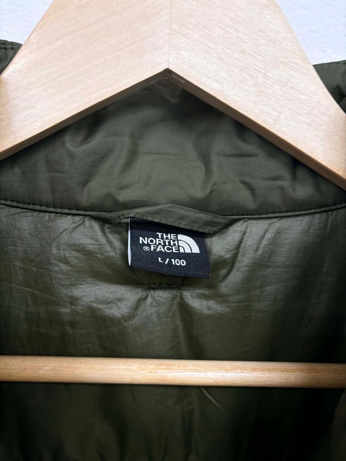 [100] 노스페이스 카키 퀄팅 경량 패딩 상품이미지3
