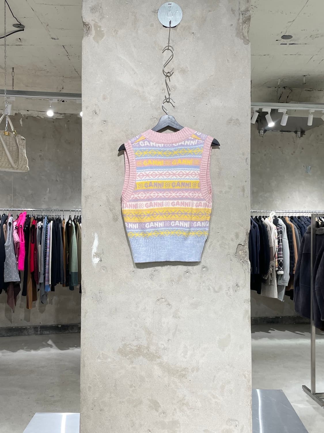 가니 믹스 그래픽 V넥 울 니트 베스트 상품이미지6