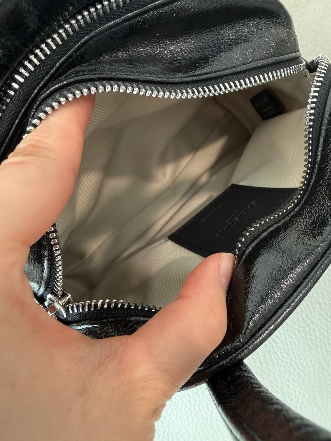 미사용 새상품 / 미니백 / 투지퍼 수납 / 은은한 블랙 상품이미지5