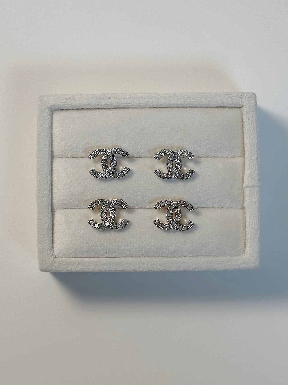 샤넬 크리스탈 업사이클링 귀걸이 실버 상품이미지3
