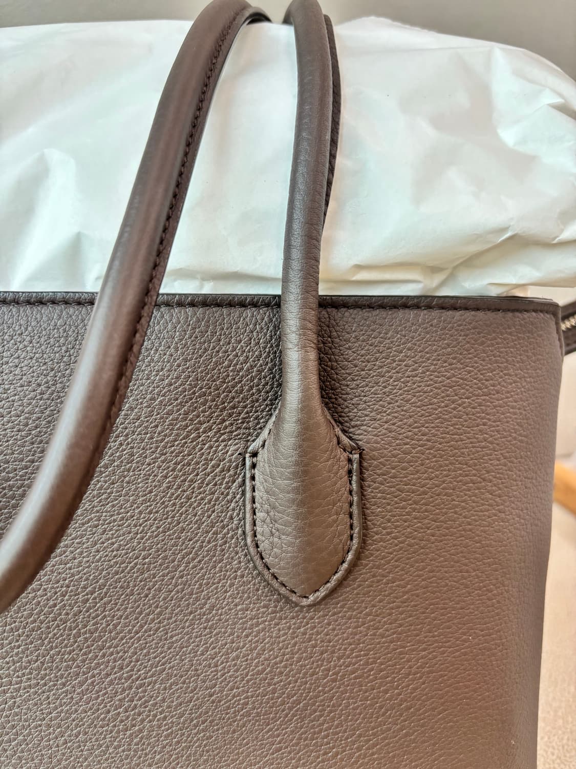 더로우 테라스백 딥브라운 상품이미지3