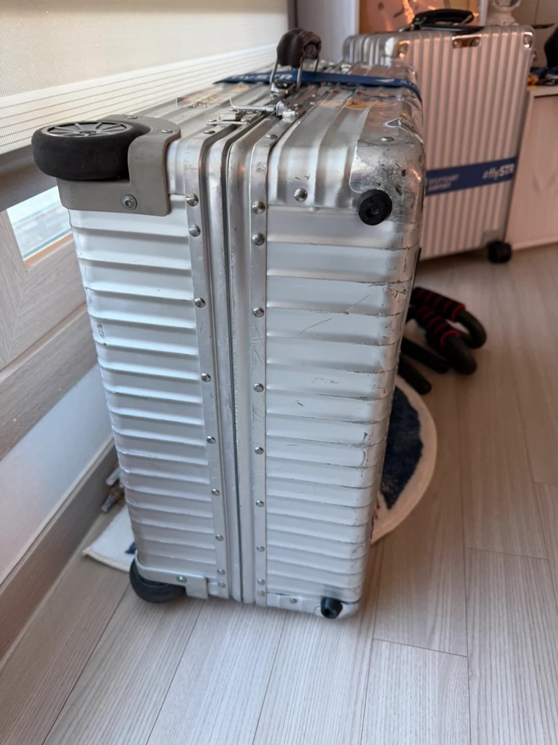 리모와 알루미늄 캐리어 28인치 (투휠 제품) 상품이미지10