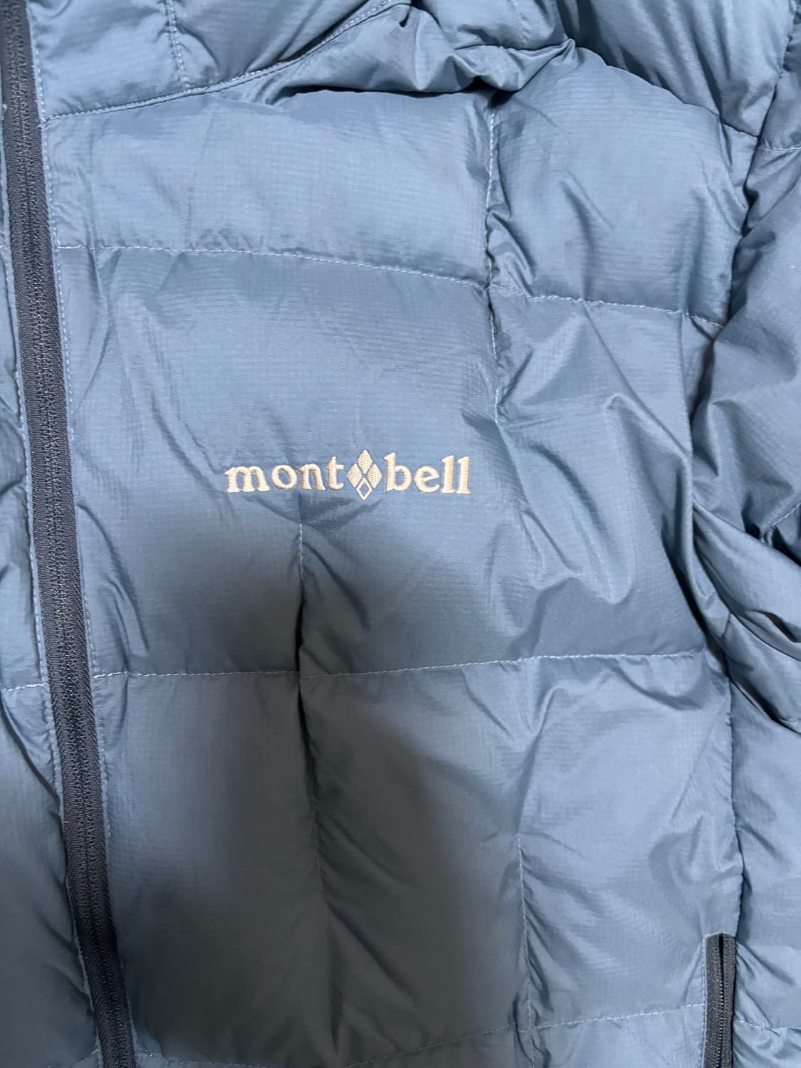 몽벨 경량패딩 L사이즈 팝니다. 상품이미지3