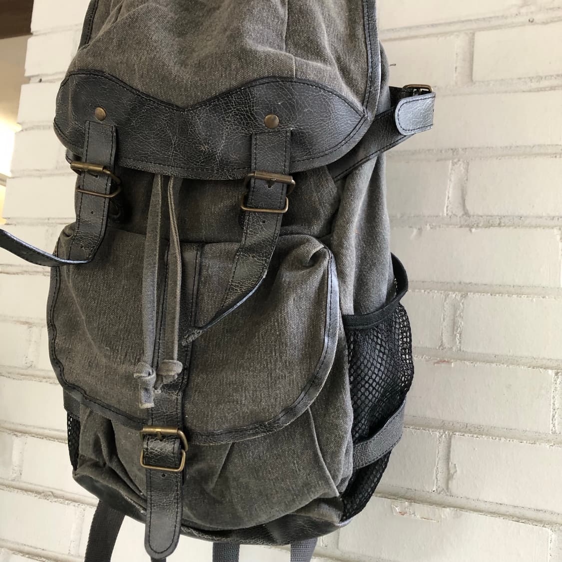 그레이 가죽 빈티지 백팩 상품이미지1