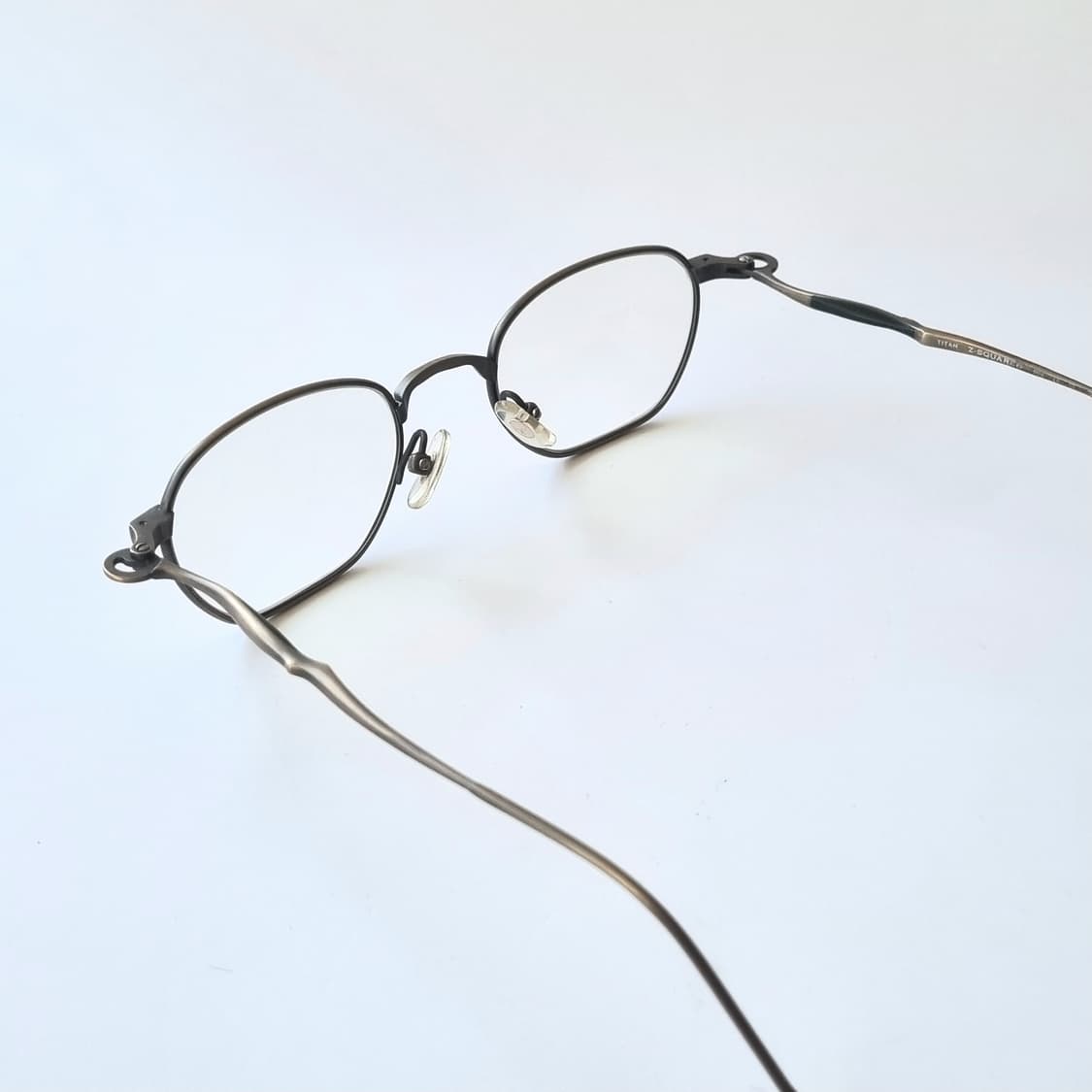 데드스탁 엔틱 브라운 다각 티타늄 안경테 상품이미지7