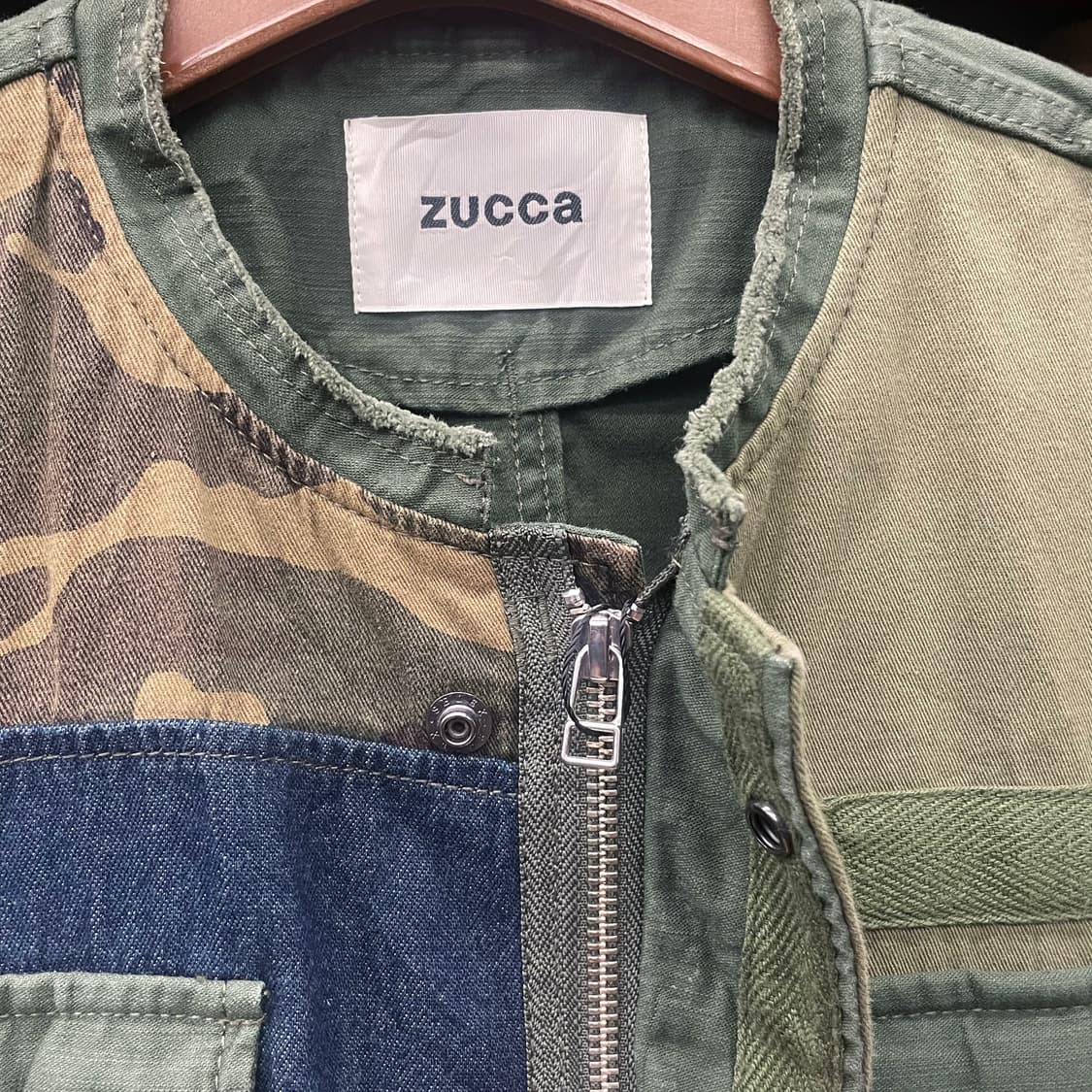 ZUCCA 주카 밀리터리 카모 패턴 패치 워크 넥리스 퍼티그 자켓  상품이미지4
