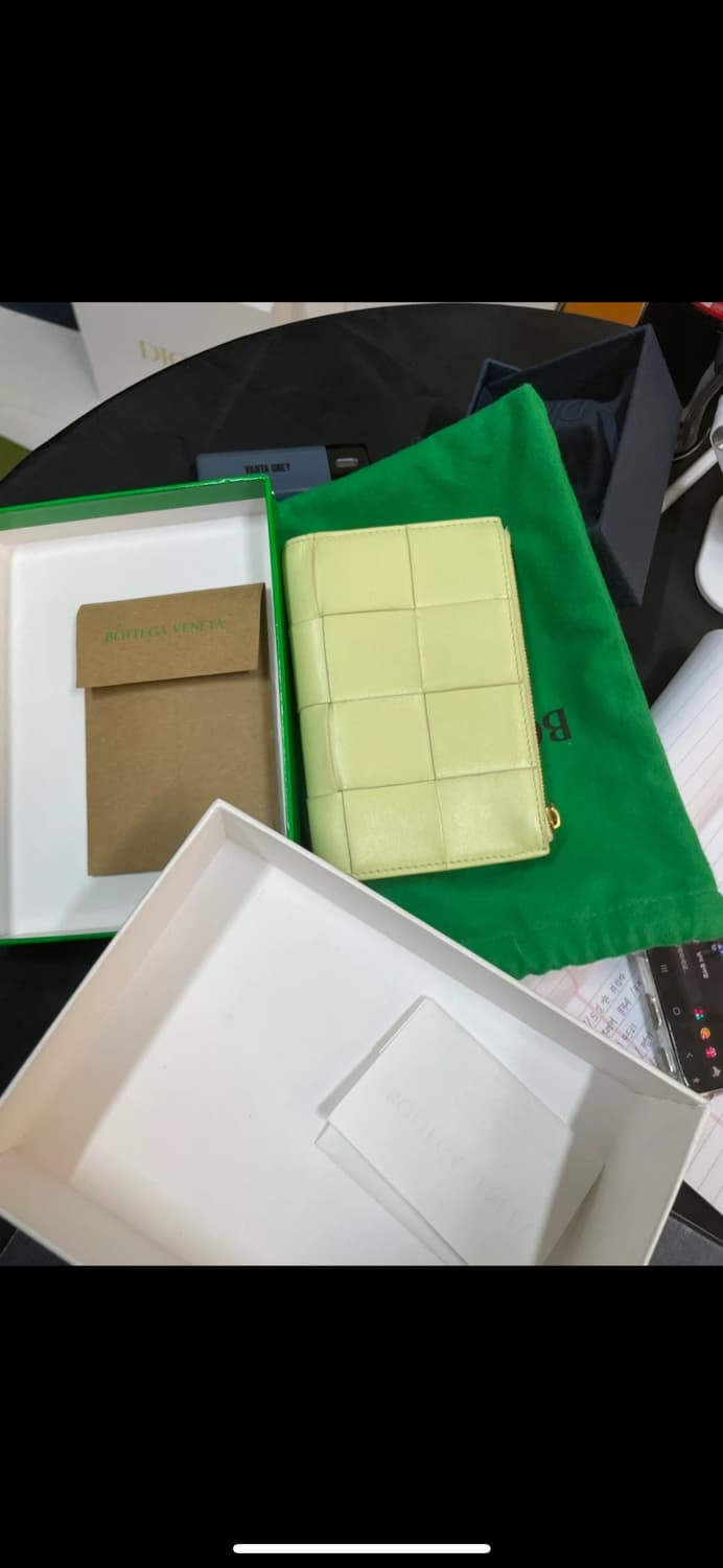 보테가 베네타 카세트 반지갑 상품이미지2