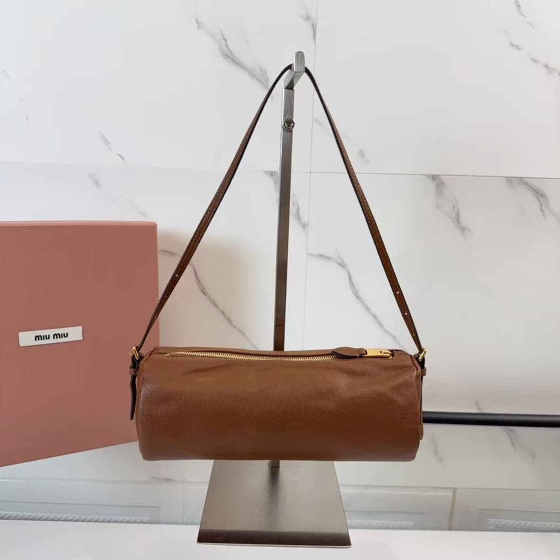 미우 미우 나파 레더 미니 파우치 오크 상품이미지2