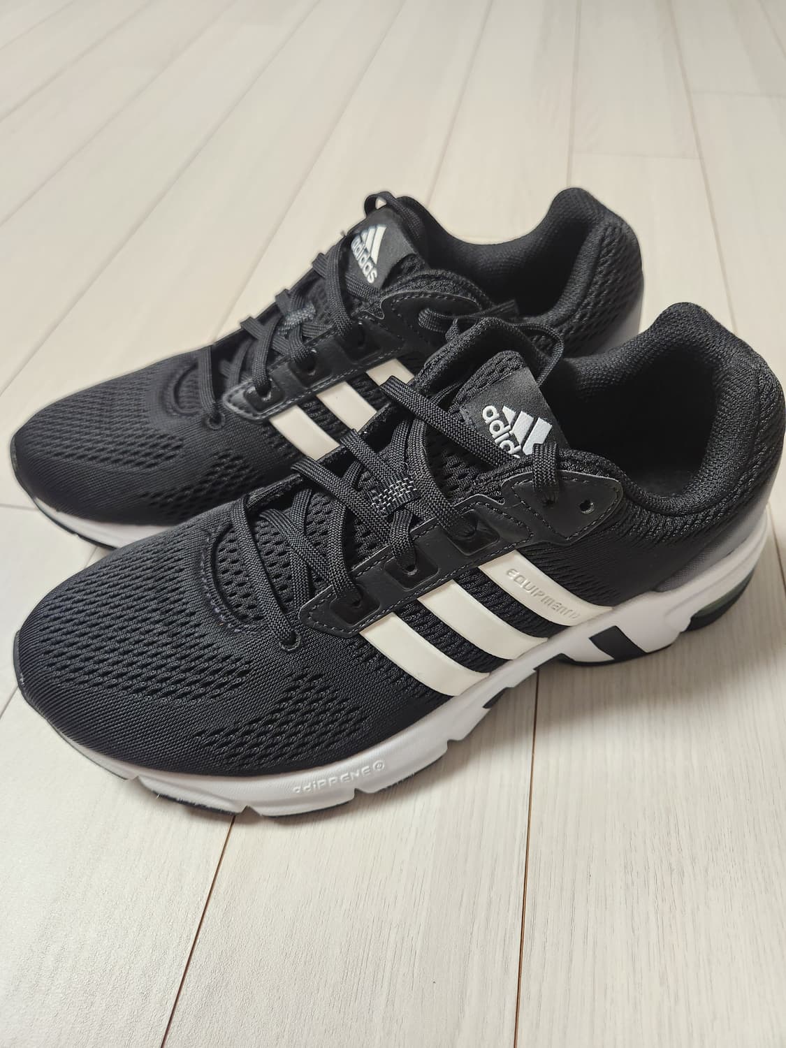 새상품급) 아디다스 운동화 이큅먼트 10 EM B96491 러닝화 사이즈 상품이미지1