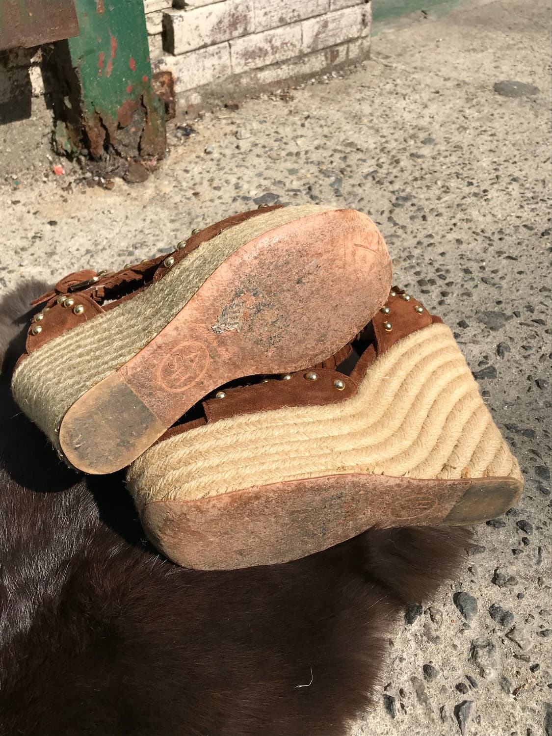 ASH BALI 프린지 골드 스터드 웨지힐 샌들 상품이미지7