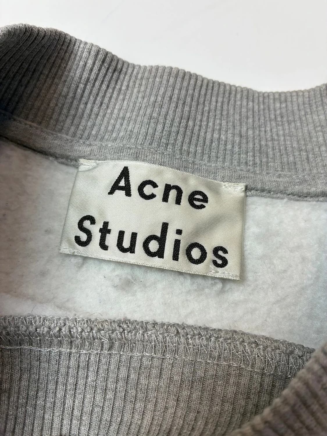 아크네스튜디오 버드 플라워 그래픽 크롭 맨투맨 PN5328 상품이미지7