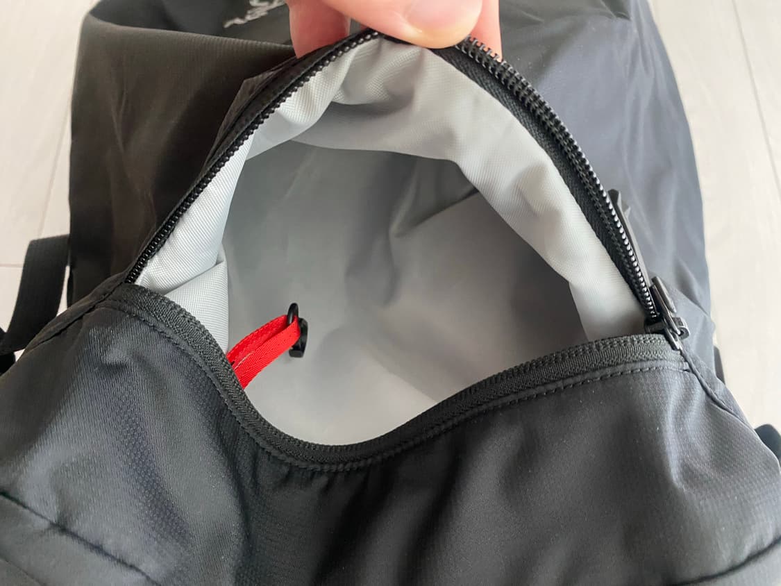 아크테릭스 헬리야드 12L 토트백 상품이미지2