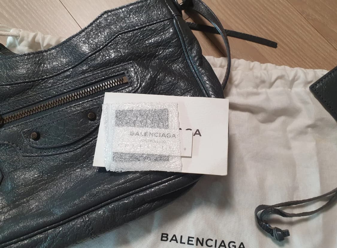 BALENCIAGA 발렌시아가 힙 크로스백 블랙 상품이미지4