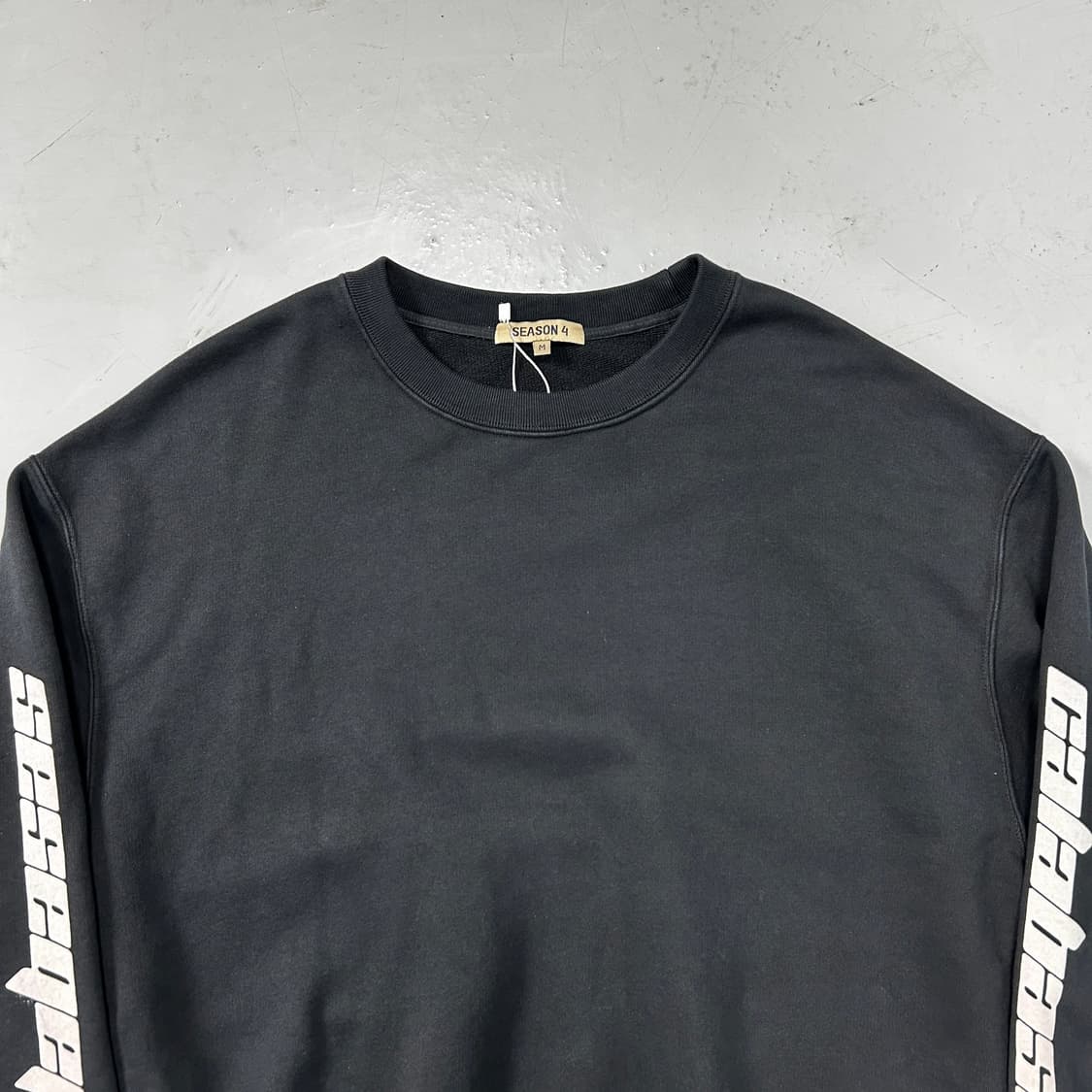 이지 시즌4 칼라바사스 스웻셔츠 상품이미지2