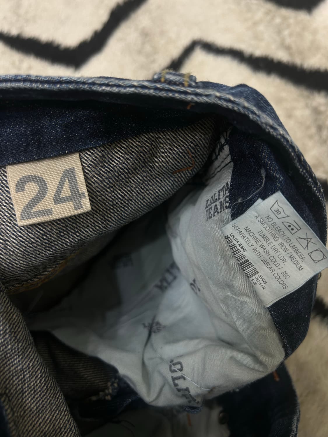 [24]Loita Jeans 패치 워싱 부츠컷 데님팬츠 상품이미지5