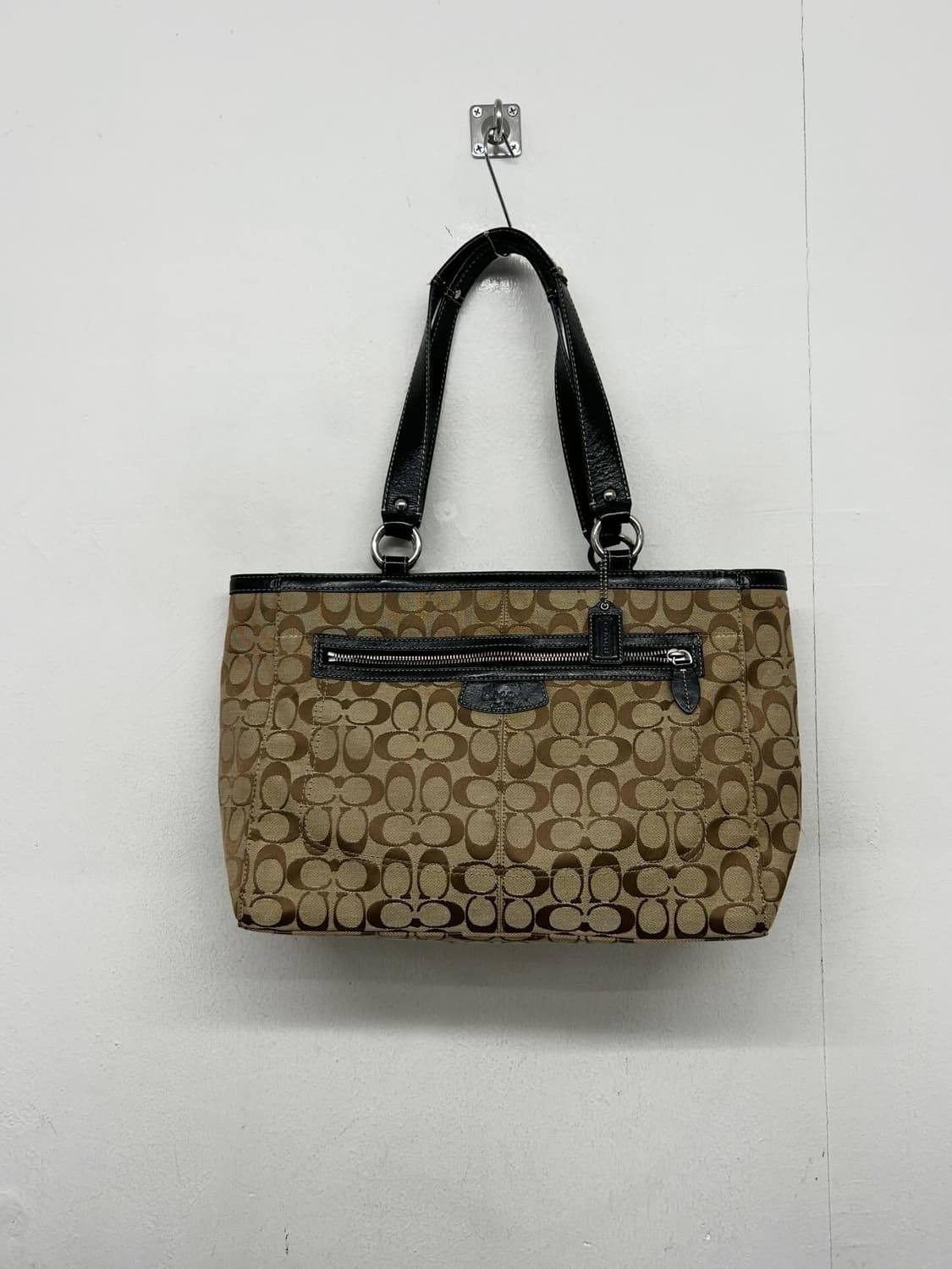 코치 시그니처 숄더백 브라운 상품이미지1