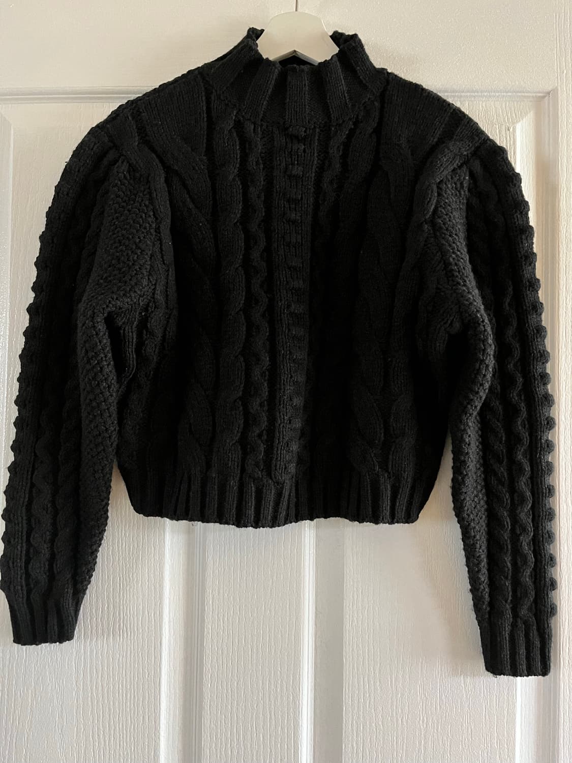 폼폼 꽈배기 니트 상품이미지1