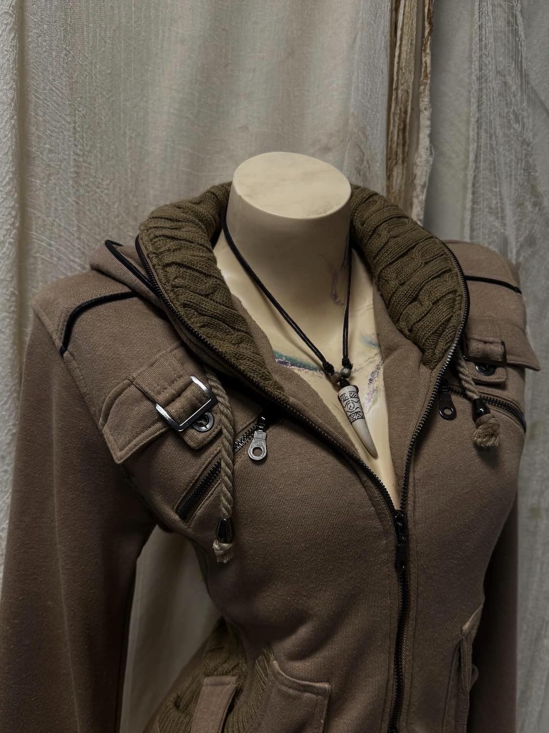 In The Attic Buckle Detail Zipup 상품이미지2