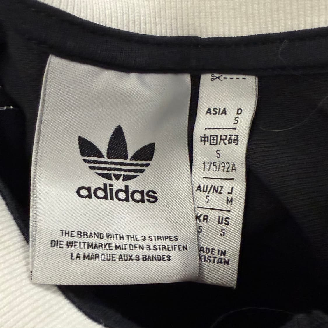 아디다스 블랙 회이트 카라 반팔 티 상품이미지4