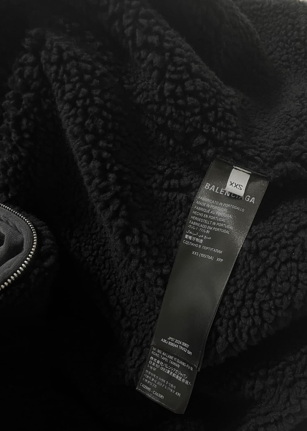 발렌시아가 Women's Black Faux Fur Sweatshirt 상품이미지3