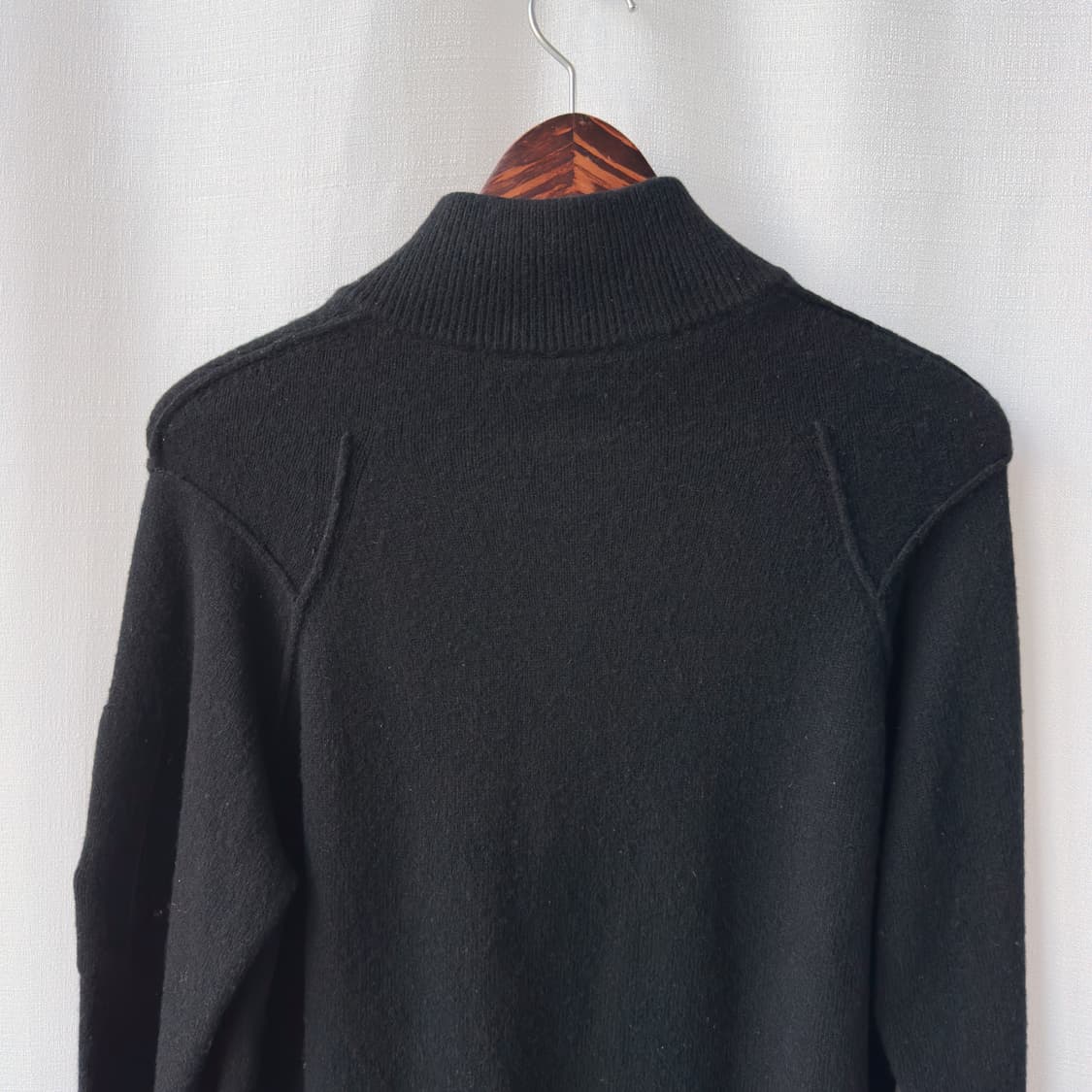 CP Company 렌즈 패치 울혼방 하프 집업 스웨터 블랙 50 상품이미지8