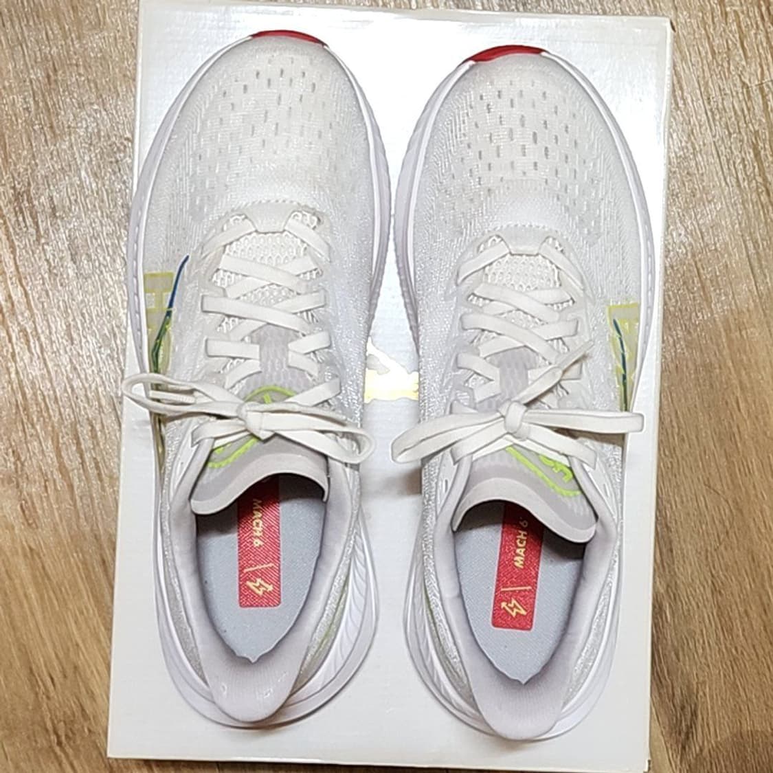 호카 270 마하6 화이트 님버스 클라우드 상품이미지4