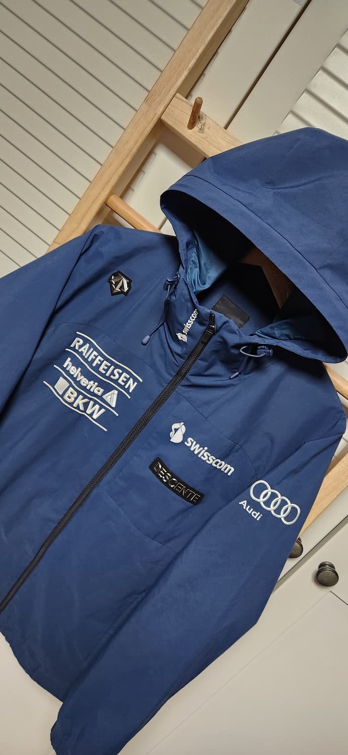 데상트 아우디 바람막이 후드 자켓 상품이미지3