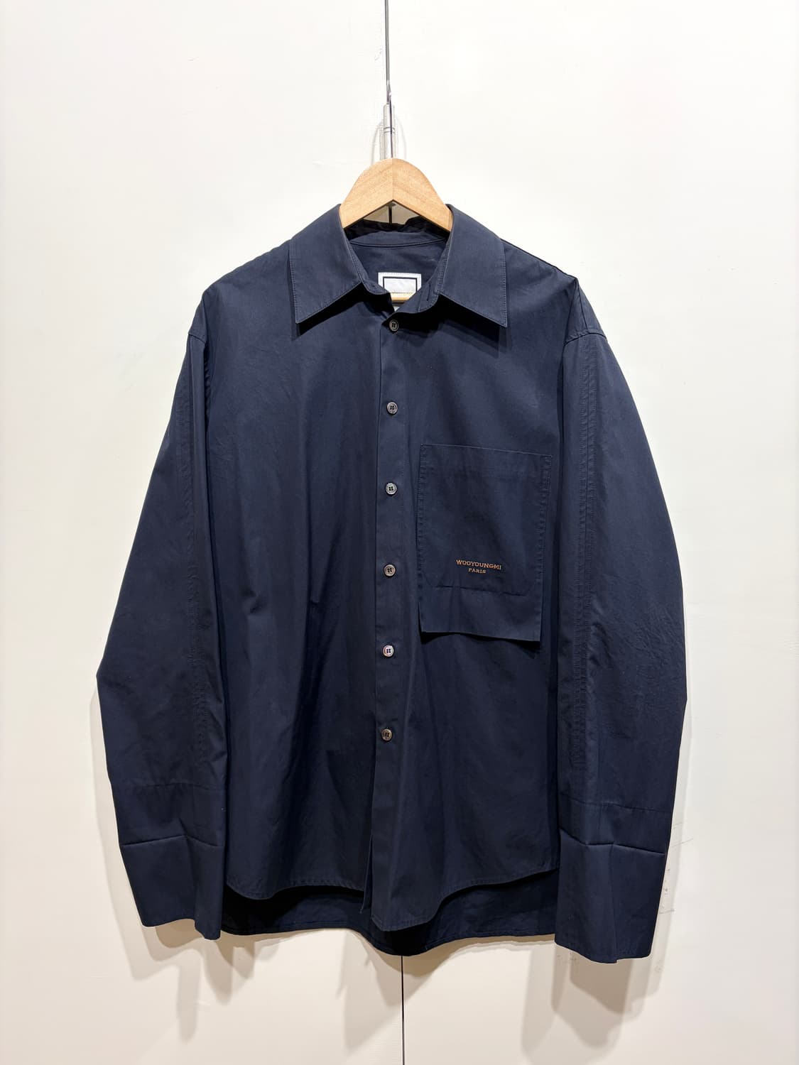 우영미 코튼 백로고 셔츠 상품이미지1