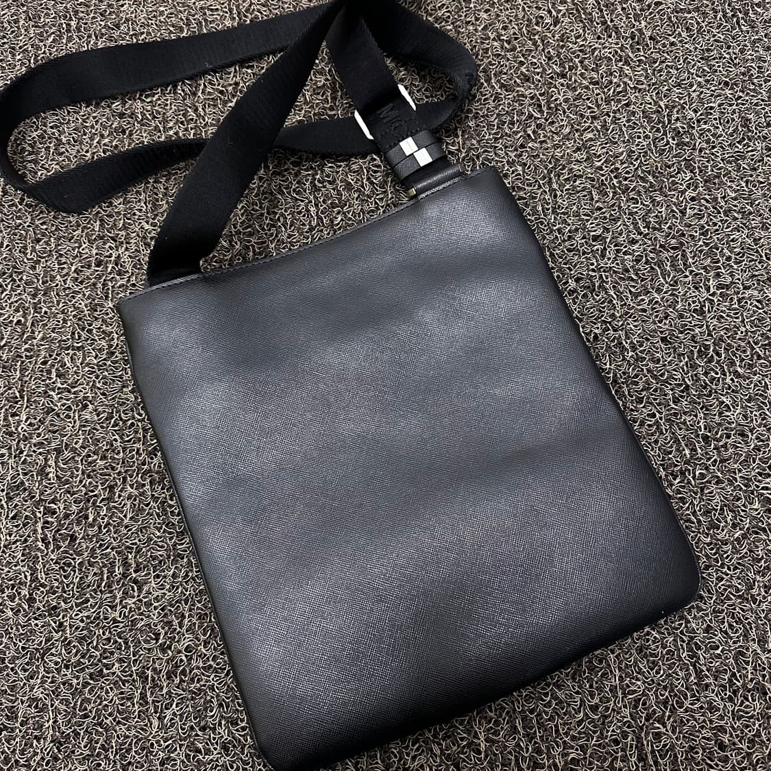 MCM 엠씨엠 미니 레더 미니 크로스백 블랙 상품이미지6