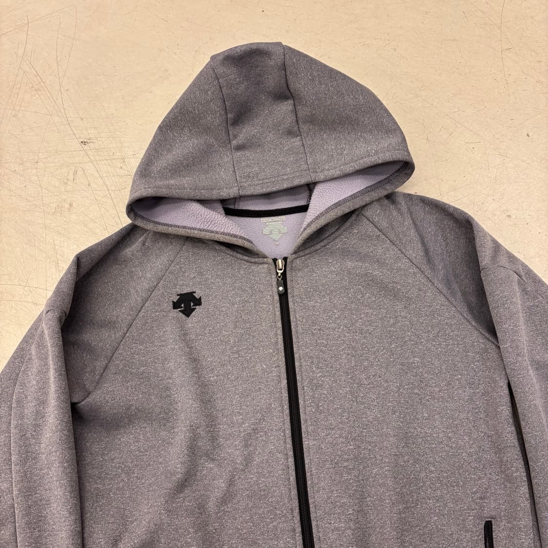 데상트 그레이 스포티 후드집업 상품이미지2