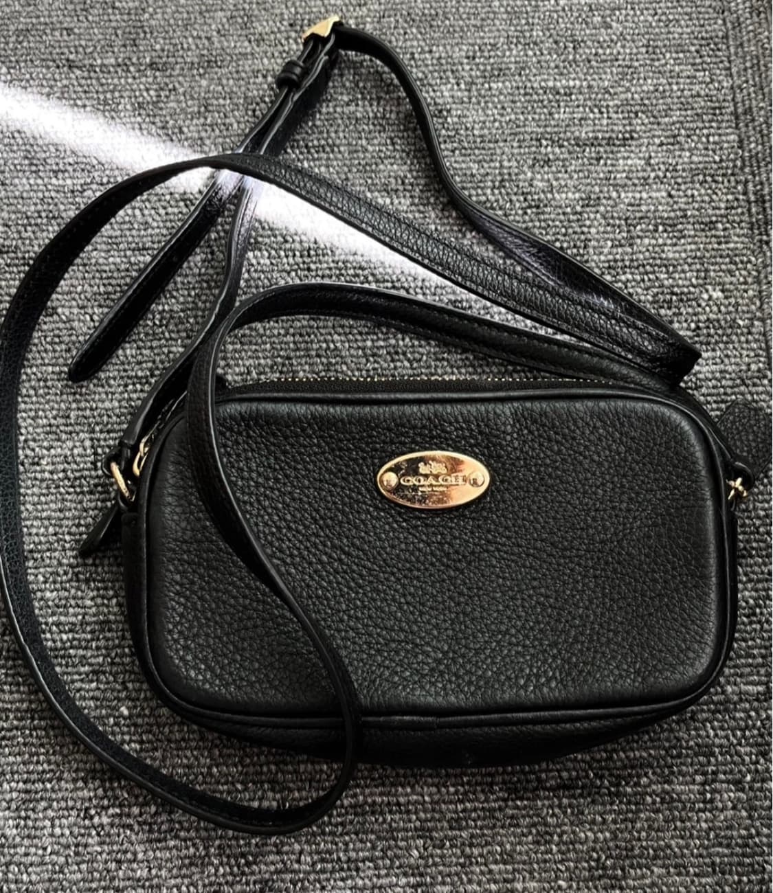 코치 미니 크로스백 상품이미지1