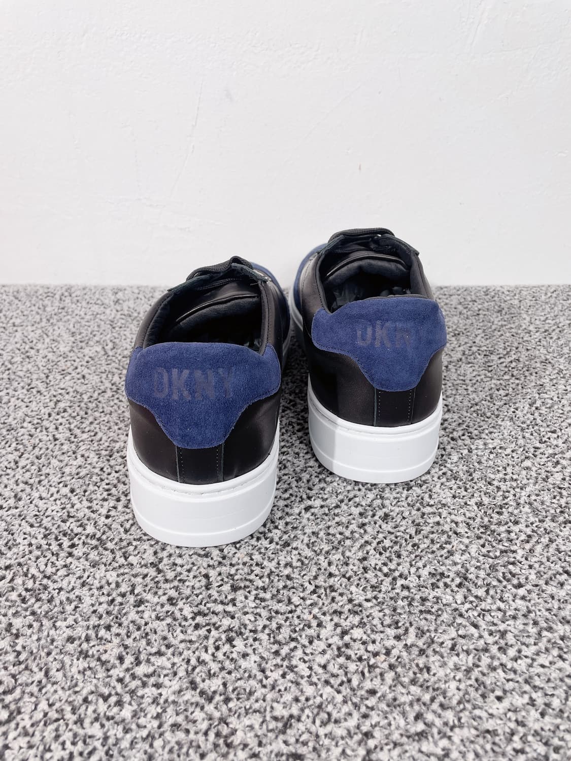 (정품/새상품) DKNY 남성 스웨이드 레더 스니커즈 상품이미지3