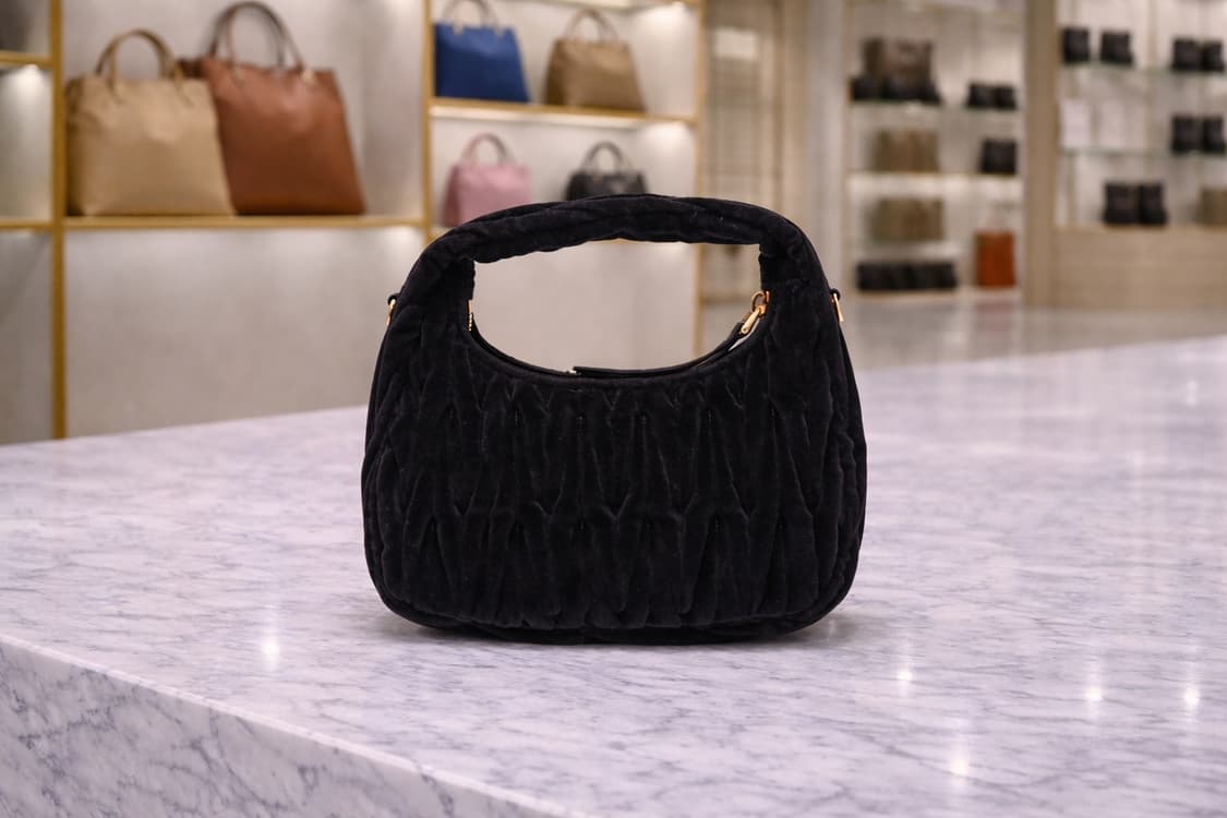 [S급] 미우미우 완더 마테라쎄 벨벳 호보백 스몰 판매합니다!!! 상품이미지2