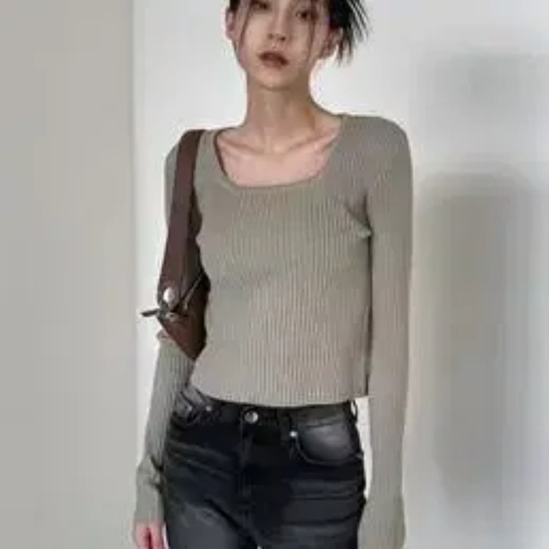 블랙업 스퀘어넥 니트 골지 긴팔티 상품이미지1