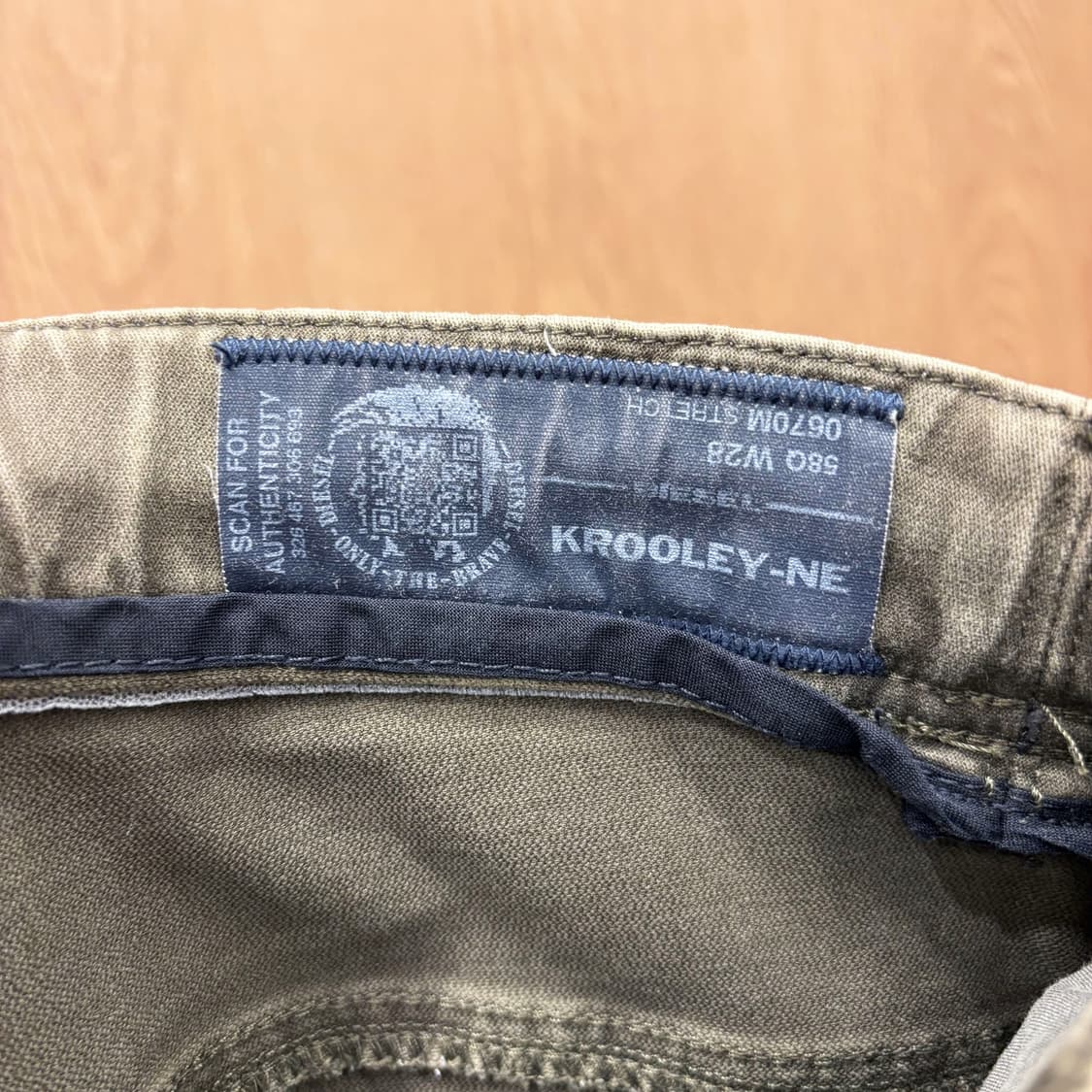 디젤 코튼 스트레치 워싱 팬츠 포켓 스티치 인더스트리 라벨 디테일 카키 상품이미지8