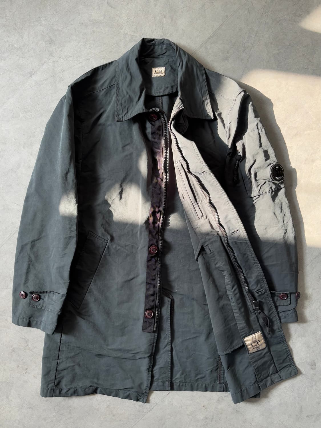 CP 컴퍼니 블랙 렌즈 코트 상품이미지1