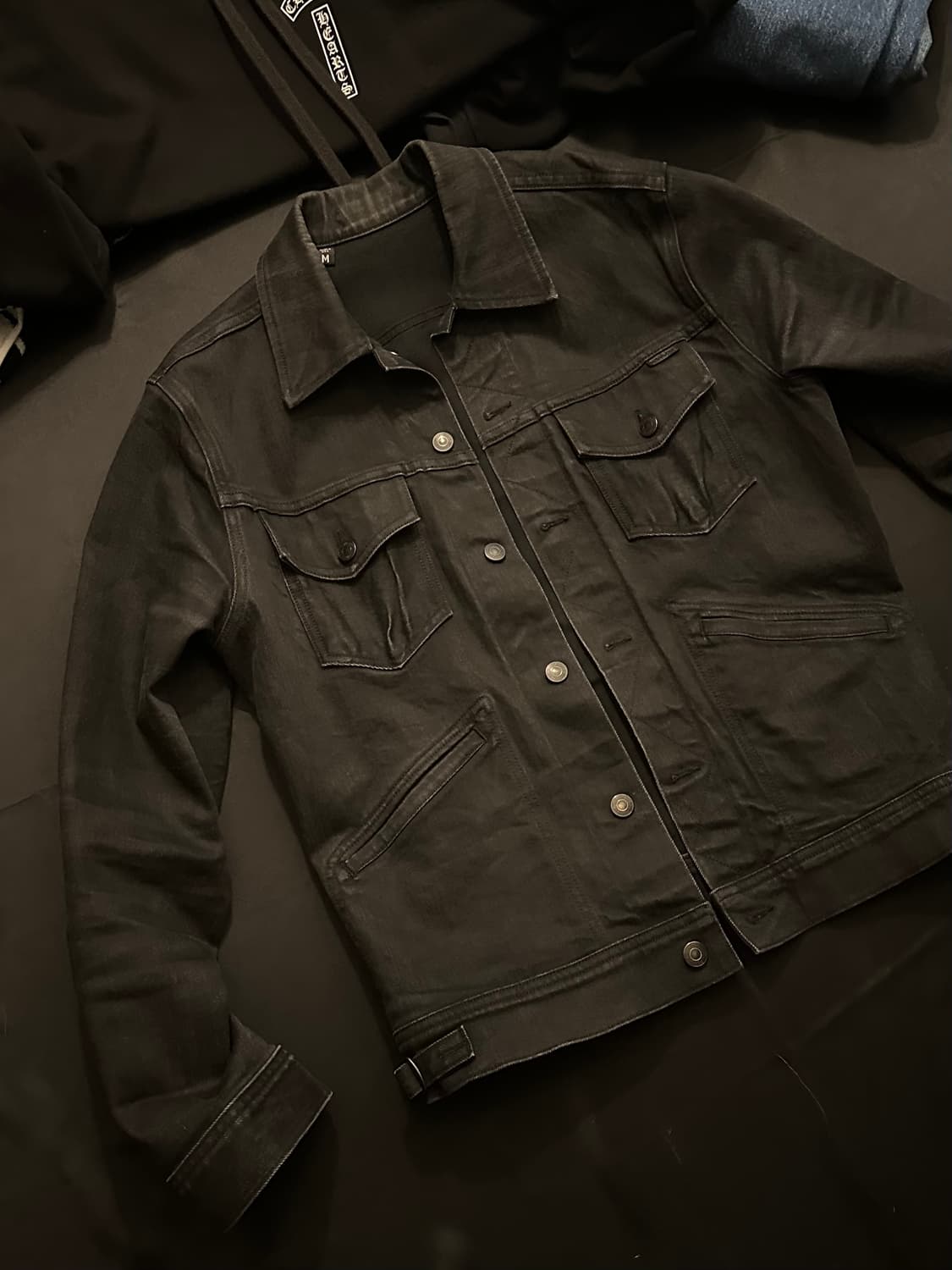 톰포드 데님 트러커 자켓 레더 택 상품이미지1