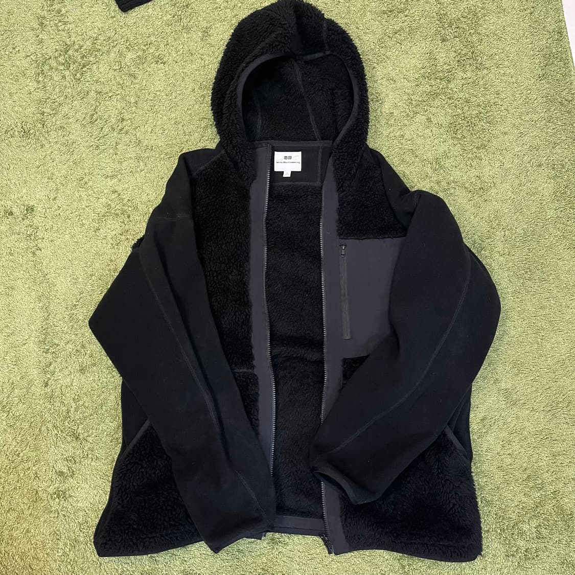 유니클로 x 화이트 마운티니어링 플리스 풀집 파카 블랙 상품이미지2